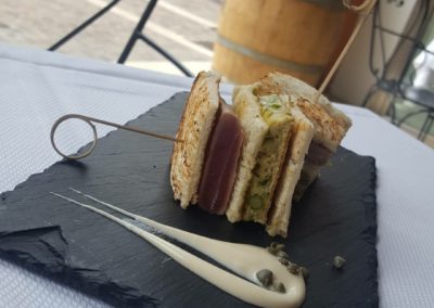 Club Sandwich di Tonno Rosso e Asparagi Verdi
